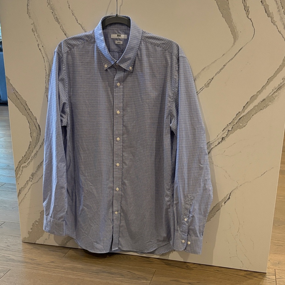 Uniqlo Men's Light Blue Checkered Button Down Shirt